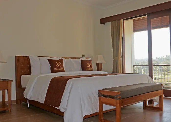 Paon Desa Hotel 4*