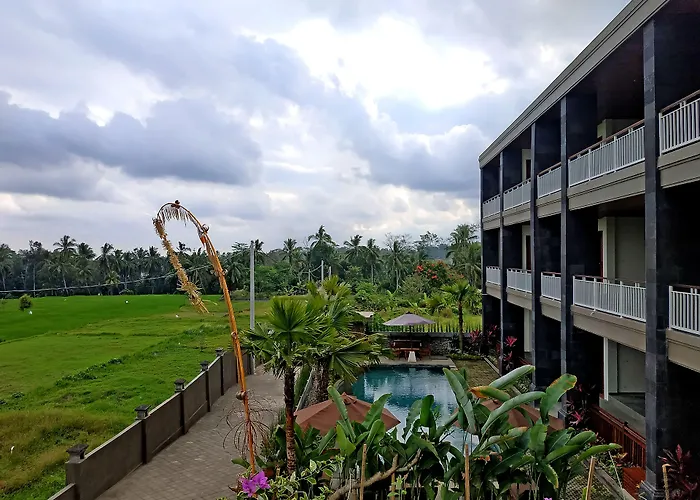 Paon Desa Hotel 4*