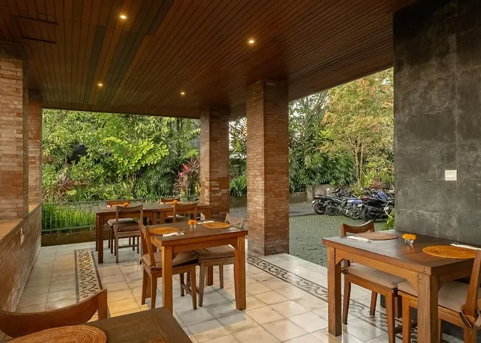 Hotel Paon Desa