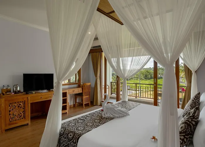 Paon Desa Hotel 4*